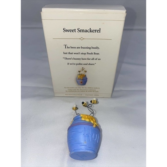 HALLMARK Disney Winnie the Pooh Bear Sweet Smackerel Ornament 2006 Keepsake D7 - Picture 4 of 6